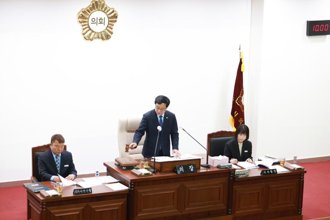 '군포시의회, 2년간 자치법규 151건 정비' 게시글의 사진(2) '군포시의회 제286회 임시회-제1차 본회의 (1).jpg'