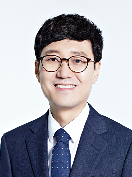 의회운영위원회 위원장 이우천 사진