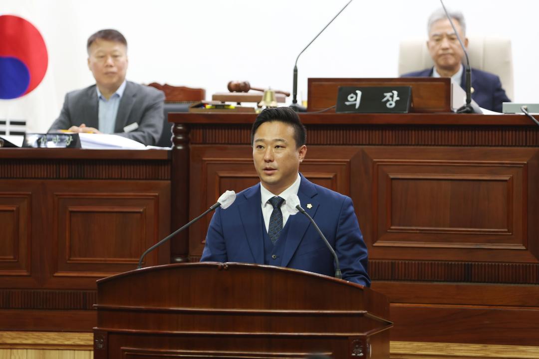 '제9대 군포시의회 후반기 체계 구축' 게시글의 사진(7) '제9대 군포시의회 이동한 산업건설위원회 위원장 당선 인사.jpg'